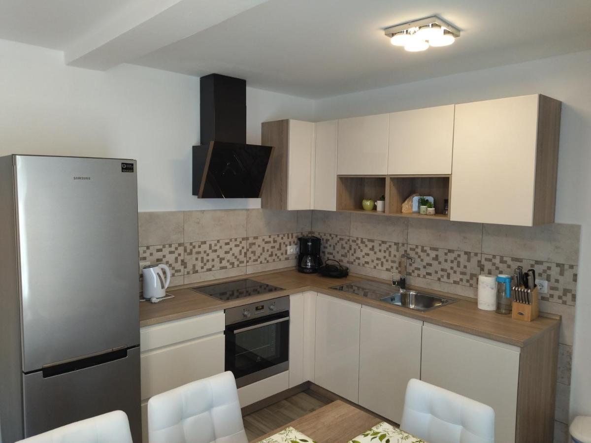 Holiday Apartments Cecilija 苏佩塔斯卡德拉加 外观 照片