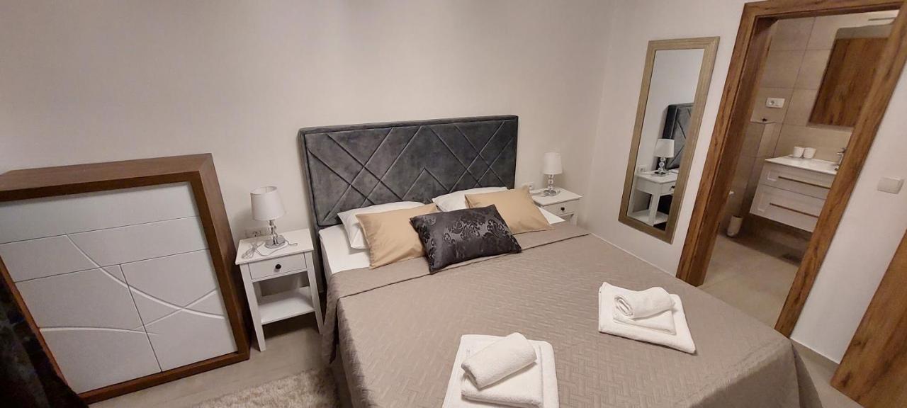 Holiday Apartments Cecilija 苏佩塔斯卡德拉加 外观 照片