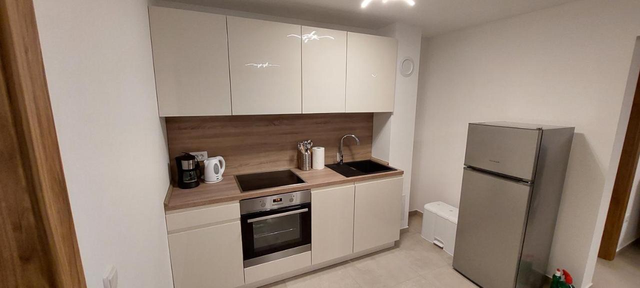 Holiday Apartments Cecilija 苏佩塔斯卡德拉加 外观 照片