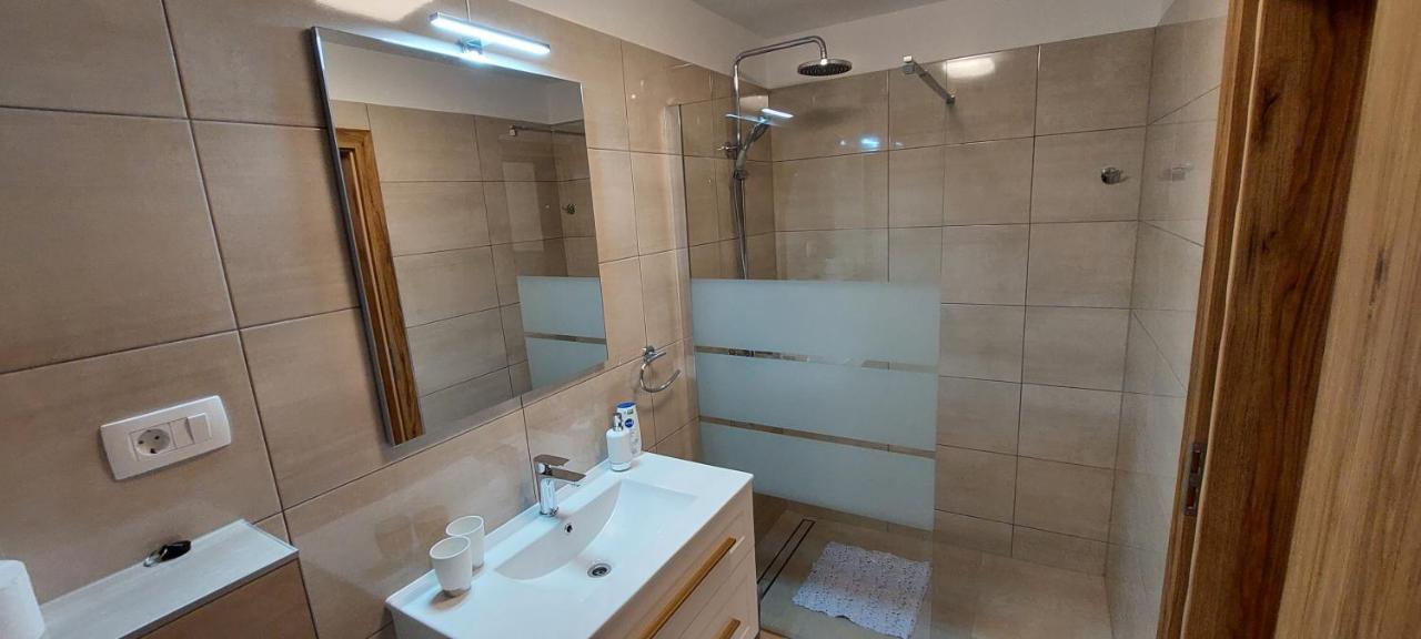 Holiday Apartments Cecilija 苏佩塔斯卡德拉加 外观 照片