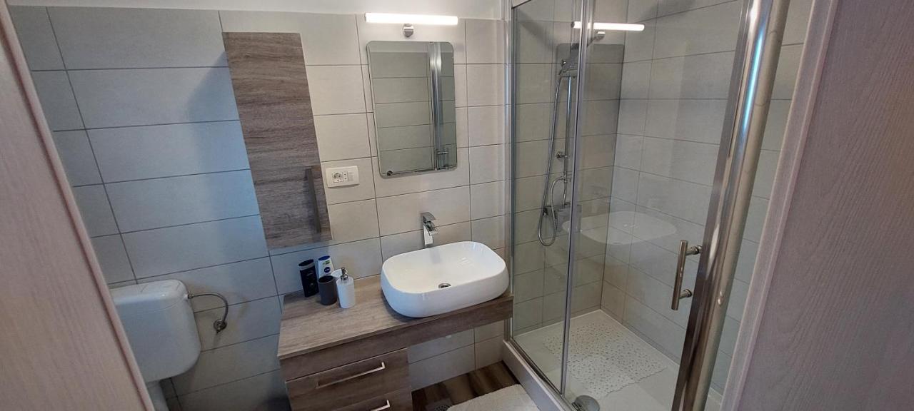 Holiday Apartments Cecilija 苏佩塔斯卡德拉加 外观 照片