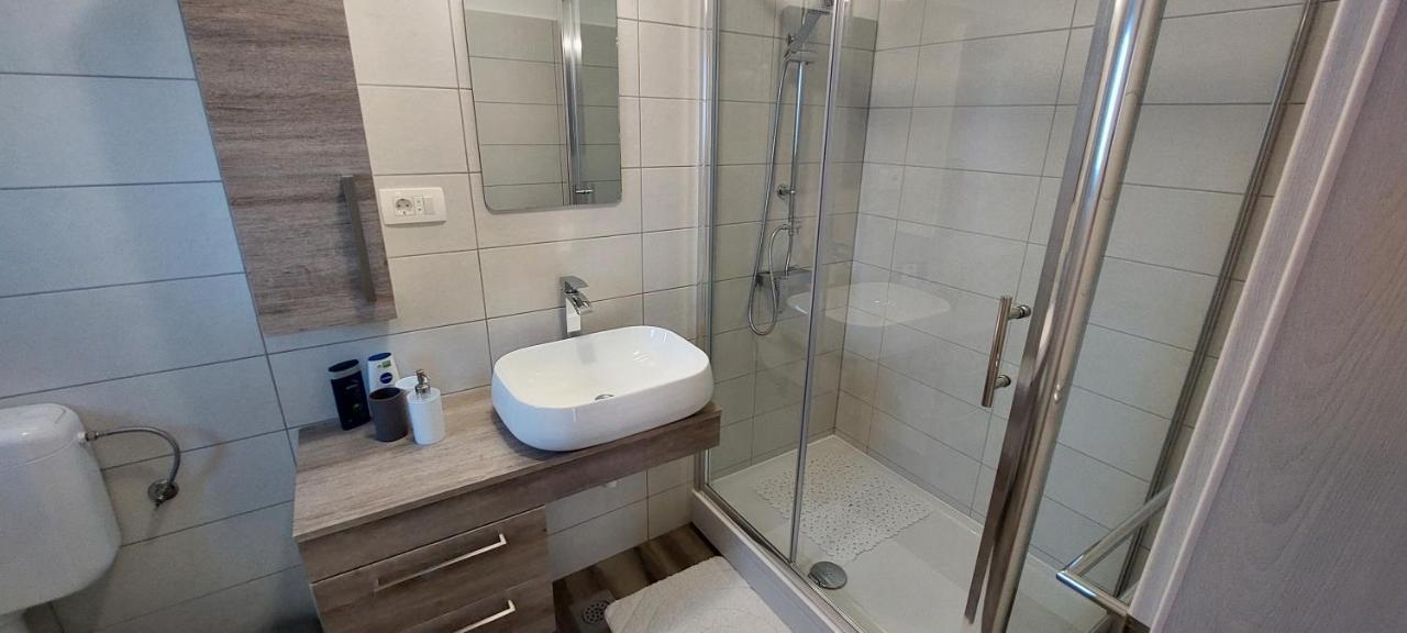 Holiday Apartments Cecilija 苏佩塔斯卡德拉加 外观 照片