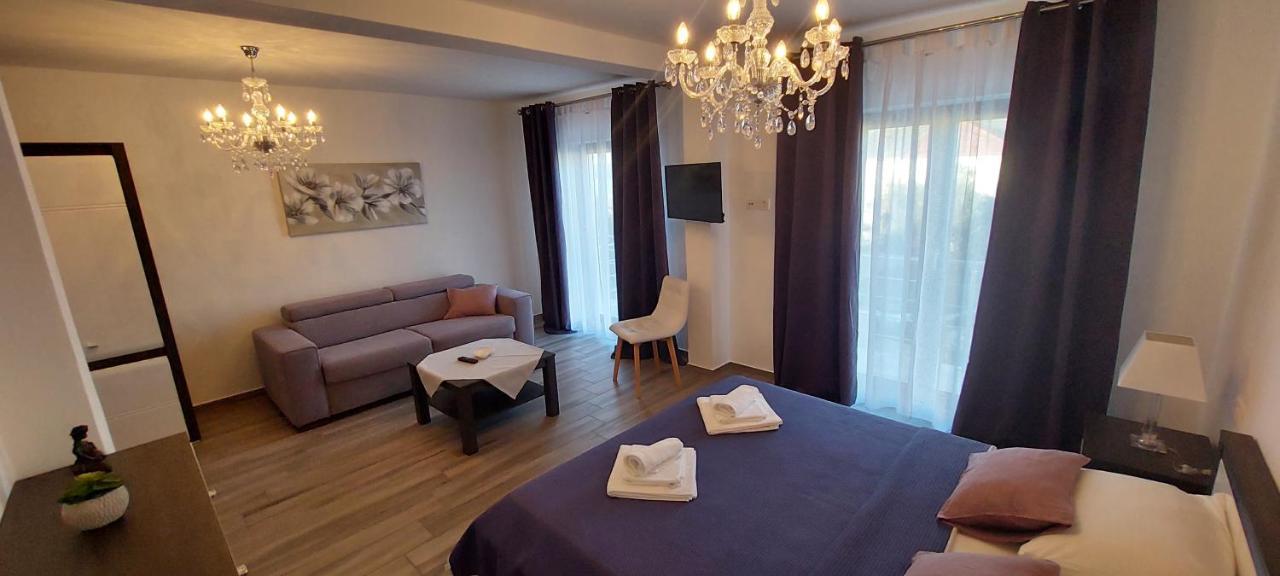 Holiday Apartments Cecilija 苏佩塔斯卡德拉加 外观 照片